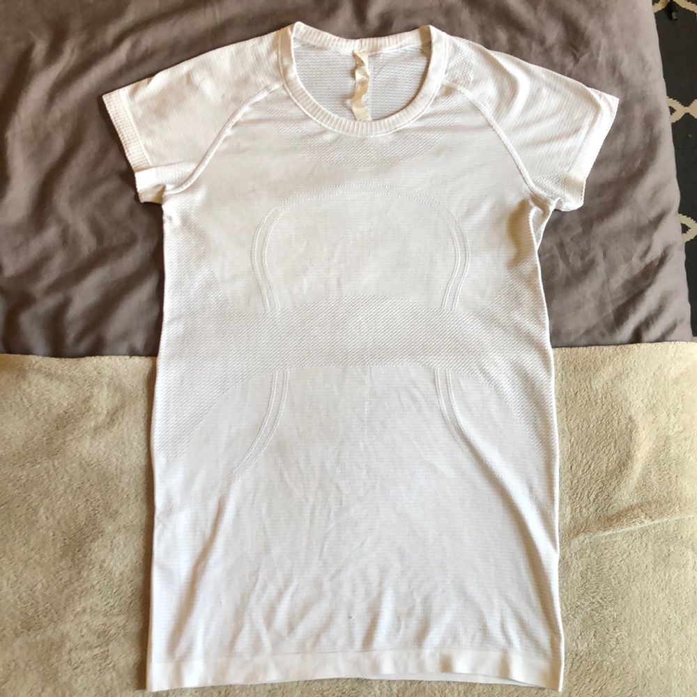 White lululemon swiftly tech short sleeve size 6